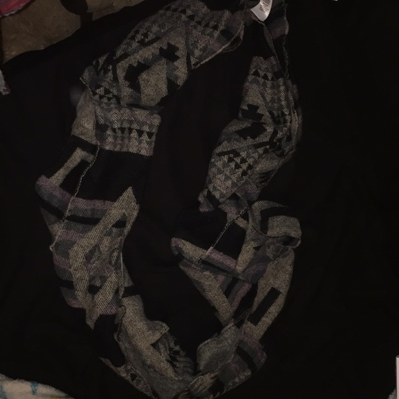Tribal Infinity Scarf - Picture 2 of 4